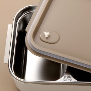 ΦΑΓΗΤΟΔΟΧΕΙΟ ΑΝΟΞΕΙΔΩΤΟ LUNCH BOX ΟΡΘΟΓΩΝΙΟ ΜΕ ΧΩΡΙΣΜΑ ΚΑΙ ΚΟΥΤΑΛΙ ΧΡΩΜΑΤΙΣΤΟ 1.2L 23.5x15x8cm VIOSARP - Image 4